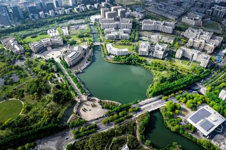Кампус Fudan University